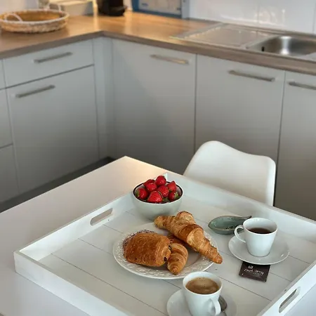 La O'brise - Close To And Center