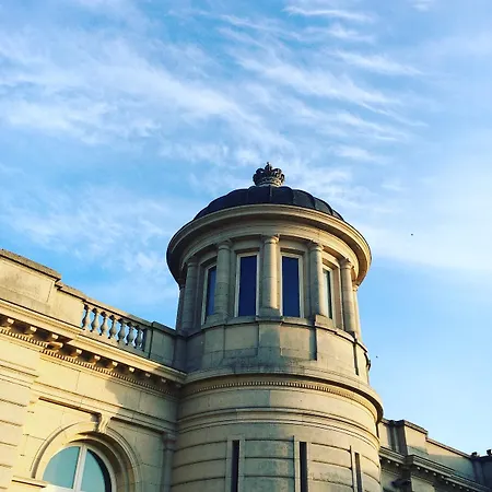 La O'brise - Close To And Center