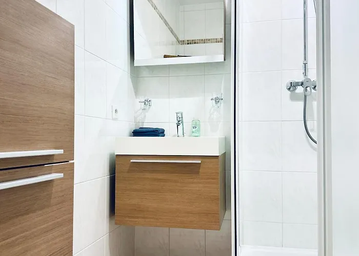 La O'brise - Close To And Center Ostende