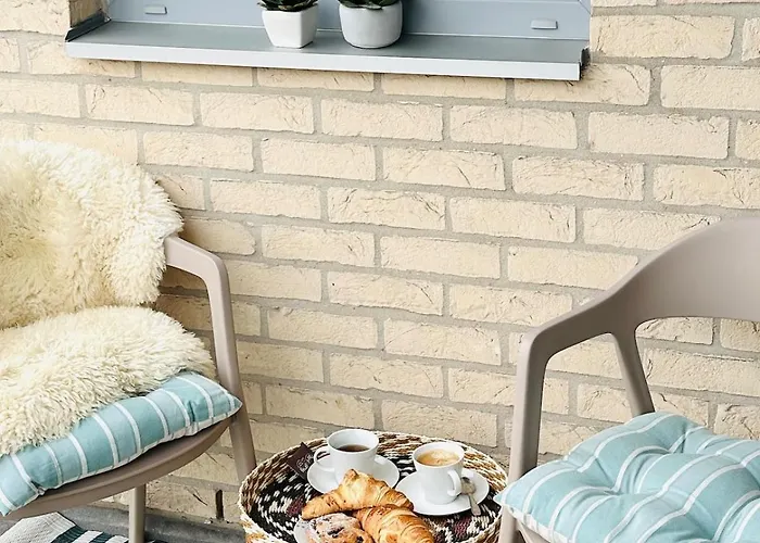 La O'brise - Close To And Center Ostende