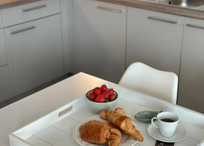 La O'brise - Close To And Center