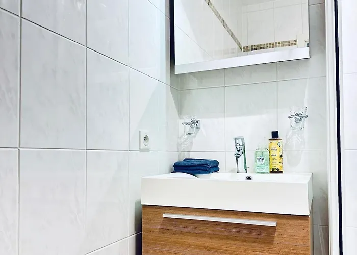 La O'brise - Close To And Center Ostende