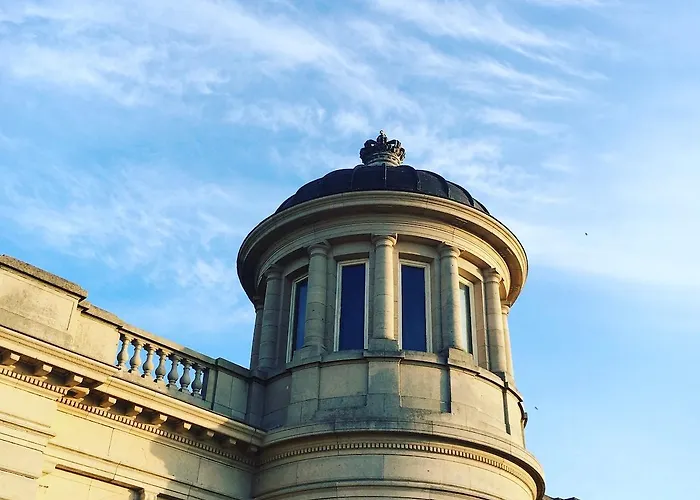 La O'brise - Close To And Center